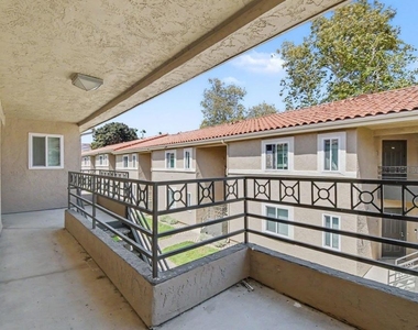 7405 Charmant Dr - Photo Thumbnail 22