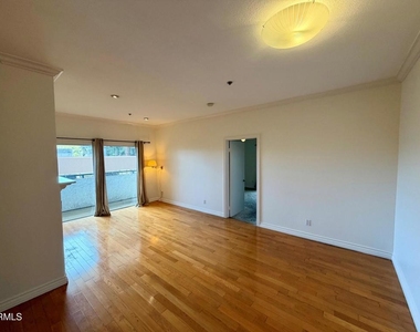 156 S Oak Knoll Avenue - Photo Thumbnail 2
