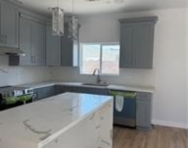 10420 Orchid - Photo Thumbnail 1