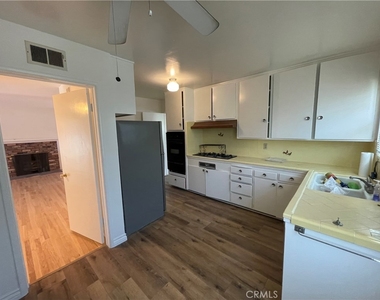 1440 E Rose Avenue - Photo Thumbnail 4