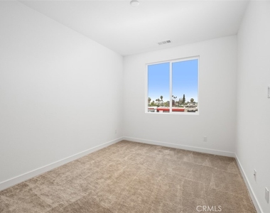 1637 W Lincoln Avenue - Photo Thumbnail 30