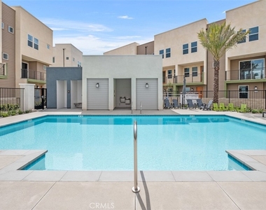 1637 W Lincoln Avenue - Photo Thumbnail 43