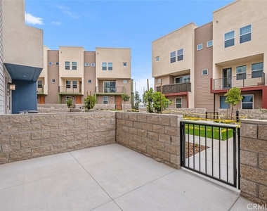 1637 W Lincoln Avenue - Photo Thumbnail 7