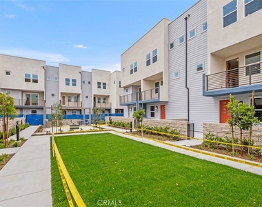 1637 W Lincoln Avenue - Photo Thumbnail 2