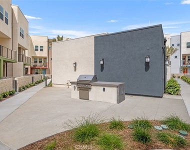 1637 W Lincoln Avenue - Photo Thumbnail 45