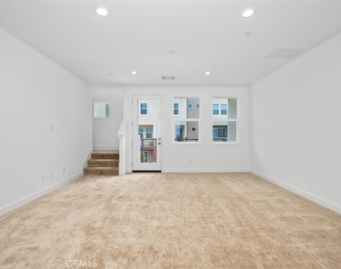 1637 W Lincoln Avenue - Photo Thumbnail 13