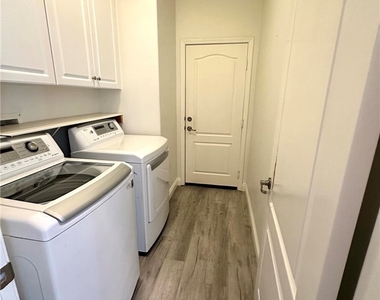 80 Mapleton - Photo Thumbnail 2
