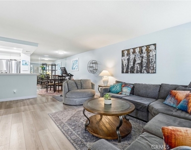 24486 Howes - Photo Thumbnail 3