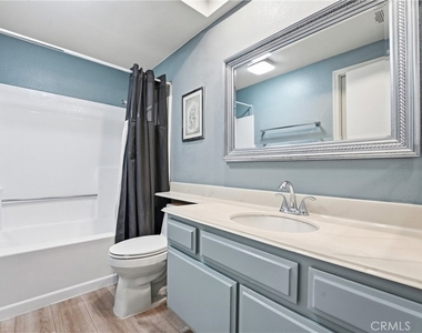 24486 Howes - Photo Thumbnail 15