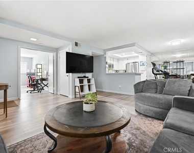 24486 Howes - Photo Thumbnail 4