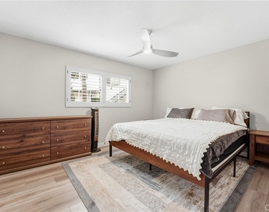 24486 Howes - Photo Thumbnail 13