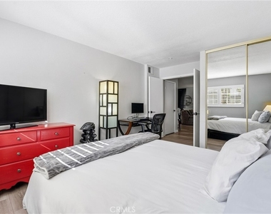 24486 Howes - Photo Thumbnail 11