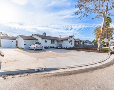 12325 Hester Drive - Photo Thumbnail 15