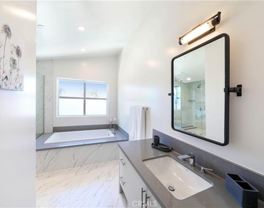 3920 E Coast Highway - Photo Thumbnail 18
