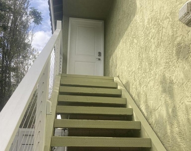 2812 Sombrosa Street - Photo Thumbnail 10