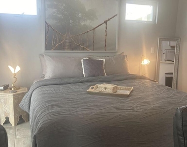 2812 Sombrosa Street - Photo Thumbnail 1