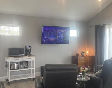 2812 Sombrosa Street - Photo Thumbnail 4