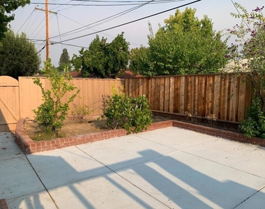 1462 Revere Avenue - Photo Thumbnail 11