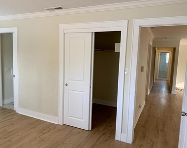 1462 Revere Avenue - Photo Thumbnail 4