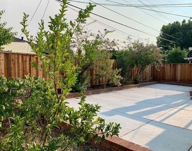 1462 Revere Avenue - Photo Thumbnail 10