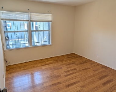 218 N Normandie - Photo Thumbnail 7