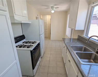 218 N Normandie - Photo Thumbnail 6