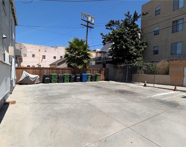 218 N Normandie - Photo Thumbnail 10