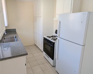 218 N Normandie - Photo Thumbnail 4