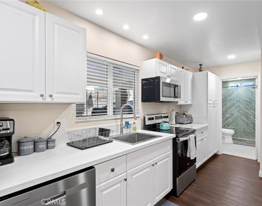 6238 University - Photo Thumbnail 14