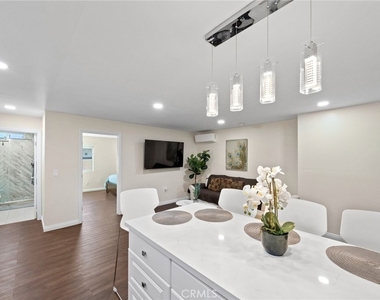 6238 University - Photo Thumbnail 9