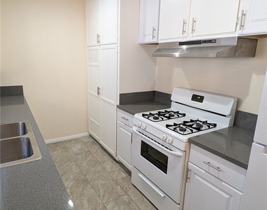 216 N Normandie - Photo Thumbnail 6