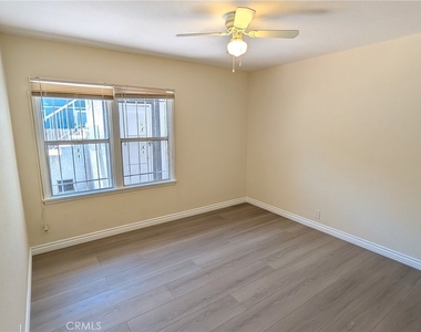 216 N Normandie - Photo Thumbnail 2