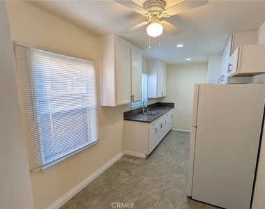 216 N Normandie - Photo Thumbnail 5
