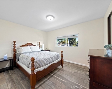 6240 University - Photo Thumbnail 16