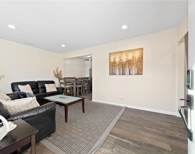 6240 University - Photo Thumbnail 5