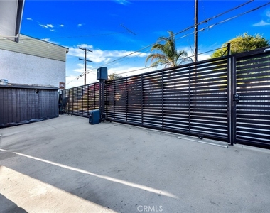 6240 University - Photo Thumbnail 22