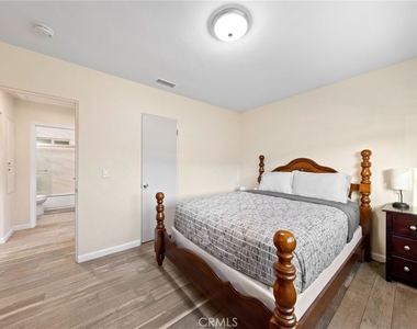 6240 University - Photo Thumbnail 15