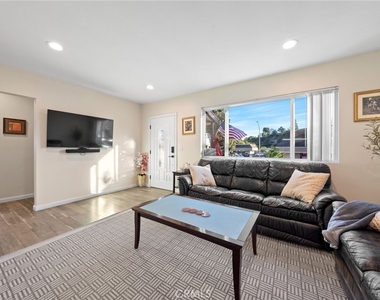 6240 University - Photo Thumbnail 7