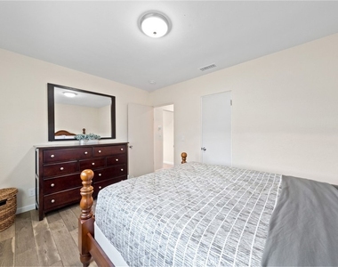 6240 University - Photo Thumbnail 17
