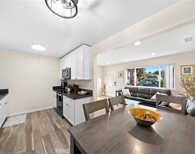 6240 University - Photo Thumbnail 12