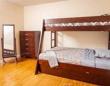 6238 University - Photo Thumbnail 14