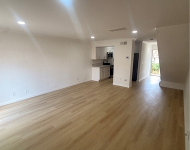 603 Beverly - Photo Thumbnail 8
