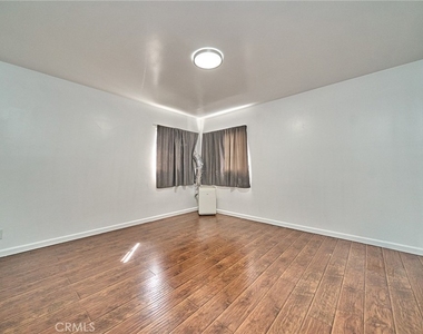 3011 S West View - Photo Thumbnail 17