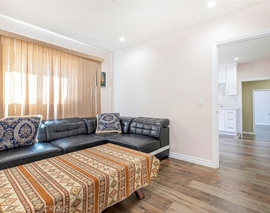 10455 Glory Avenue - Photo Thumbnail 4