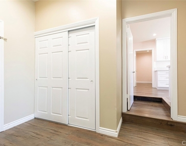 10455 Glory Avenue - Photo Thumbnail 5
