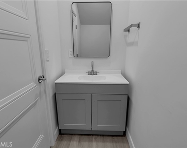 7731 Craner Ave - Photo Thumbnail 6