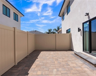 7731 Craner Ave - Photo Thumbnail 27
