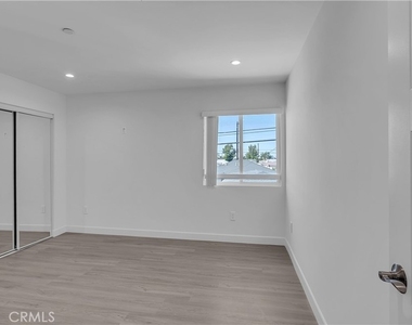 7731 Craner Ave - Photo Thumbnail 16
