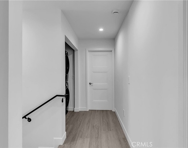 7731 Craner Ave - Photo Thumbnail 9