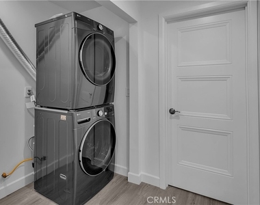 7731 Craner Ave - Photo Thumbnail 10